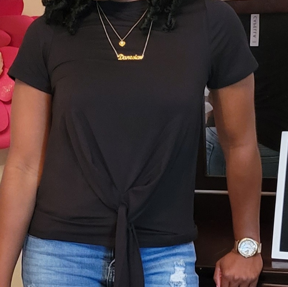 Black tie in the front shirt